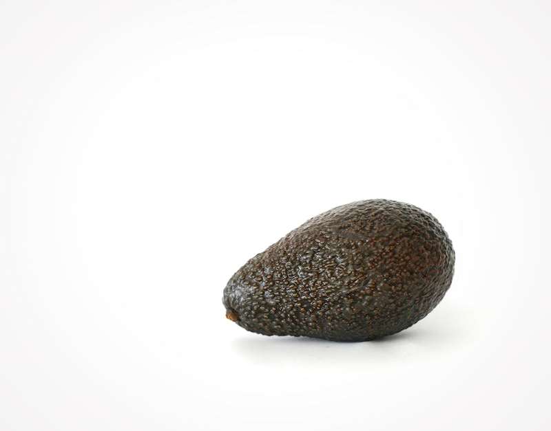 Descubra os benefícios do abacate para a saúde do coração, digestão, pele e cabelo. Saiba como este fruto nutritivo pode ser um aliado da perda de peso.