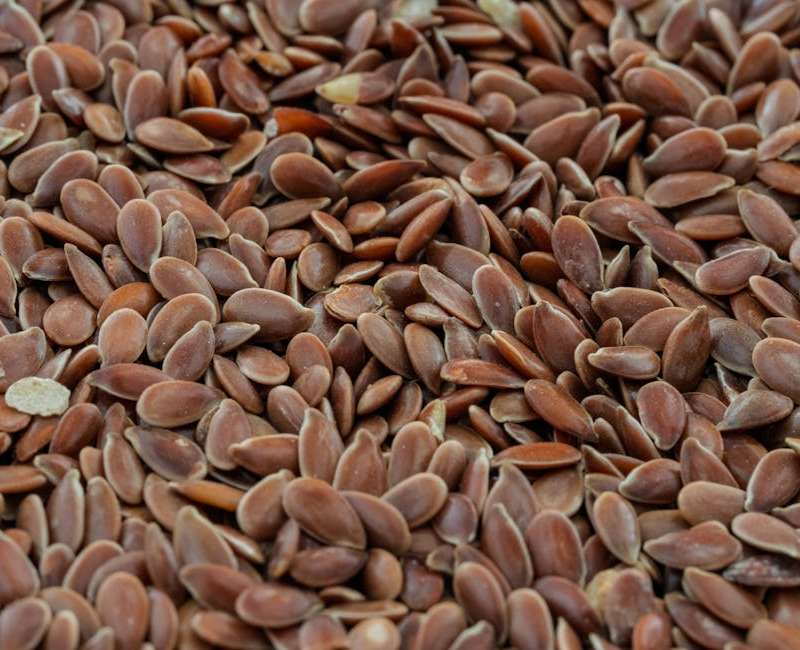 Descubra a ligação entre alimentação e saúde hormonal feminina. Obtenha dicas úteis e práticas para otimizar a sua dieta e apoiar o equilíbrio hormonal.