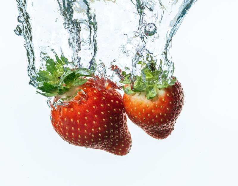 Conheça 12 alimentos e bebidas diuréticas naturais que podem apoiar a eliminação do excesso de líquidos do corpo. Opções saudáveis para o seu bem-estar.