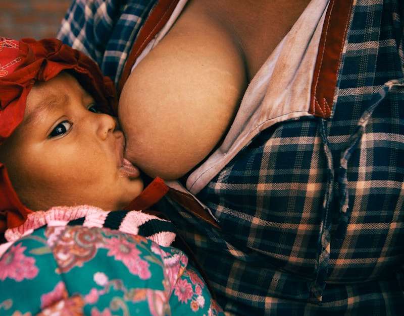 Descubra as causas comuns para o aumento de apetite na amamentação e aprenda estratégias eficazes para gerir este período com nutrição e equilíbrio.