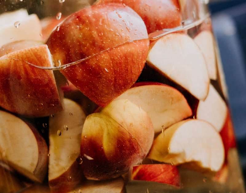 Descubra os 7 benefícios do vinagre de maçã para a sua saúde. Saiba como este ingrediente natural pode contribuir para o seu bem-estar diário e como o usar.