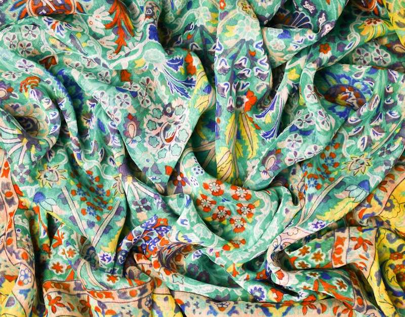 Conheça o calicida indiano para calos e verrugas. Saiba como aplicar, as opiniões dos utilizadores e onde encontrar os melhores preços.