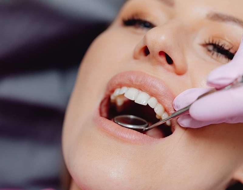 Descobre o que é a candidíase oral, também conhecida como sapinhos. Compreende os seus sintomas, tratamentos eficazes e como prevenir esta infeção.