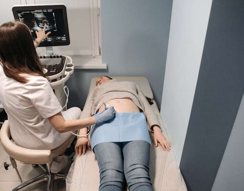 Descubra a importância do check-up ginecológico anual para a saúde feminina. Saiba quais exames preventivos são cruciais para o teu bem-estar.