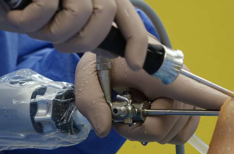 A colonoscopia é um exame médico fundamental na área da gastroenterologia, desempenhando um papel crucial tanto no diagnóstico como na prevenção de diversa…