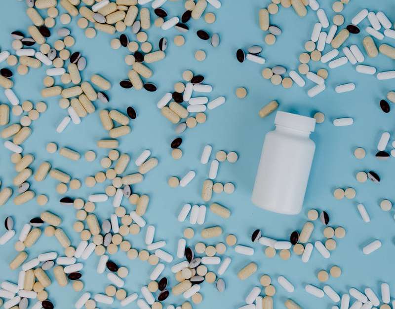 Comparação atualizada de 17 comprimidos para emagrecer em Portugal — naturais e farmacêuticos. Critérios, evidência e quem deve evitar.