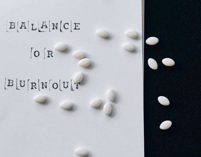 O Diazepam, comercialmente conhecido em Portugal como Valium, é um medicamento da classe das benzodiazepinas, amplamente utilizado pela sua ação ansiolític…