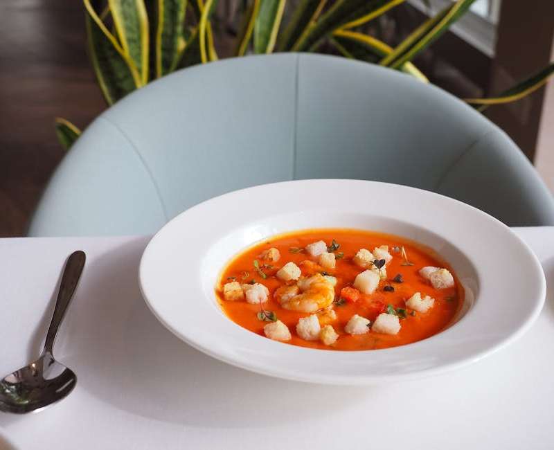 Descubra como funciona a dieta da sopa, o seu plano de 7 dias, os alimentos permitidos e os riscos. Obtenha informação útil e equilibrada.