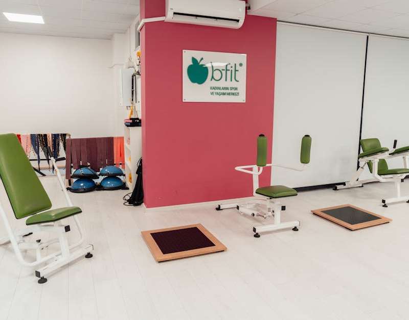 Descubra como os espaços fitness inovadores estão a revolucionar o treino. Conheça as últimas tendências que combinam tecnologia e personalização.