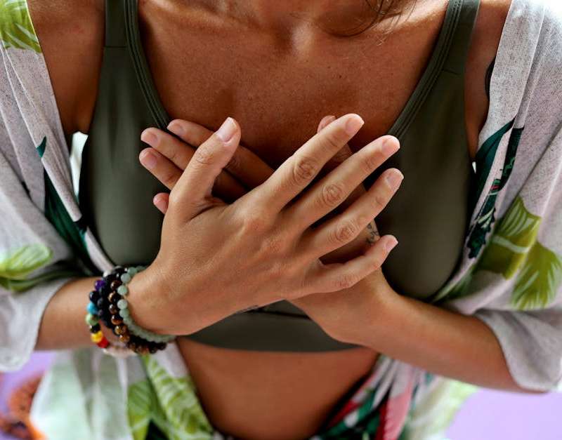 A falta de ar, clinicamente designada por dispneia, é uma sensação incómoda e muitas vezes alarmante que se descreve como dificuldade em respirar. Pode man…