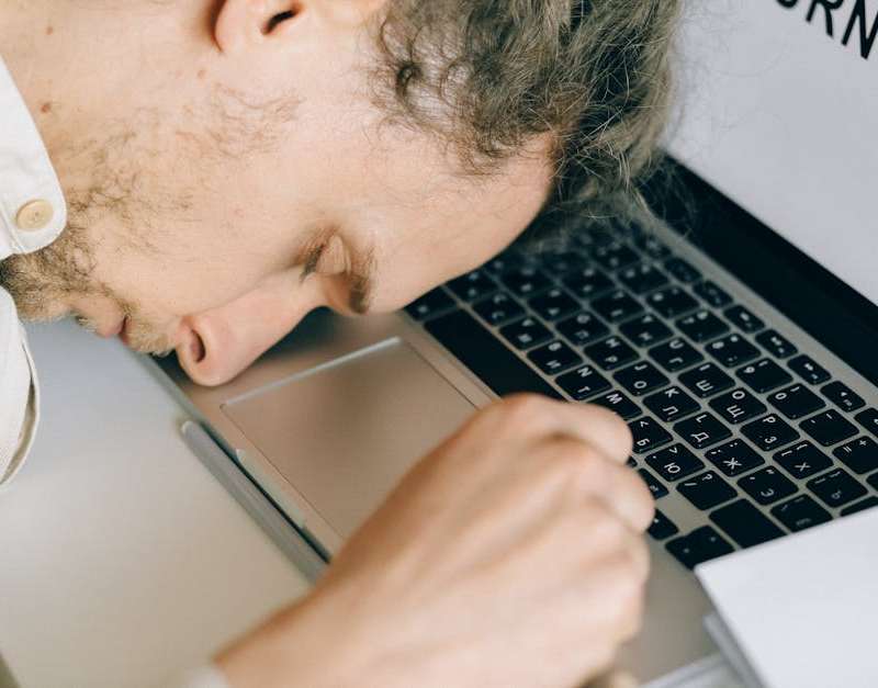Descubra como gerir distúrbios do sono com abordagens naturais. Melhorar os seus hábitos pode ser a chave para um descanso de qualidade.