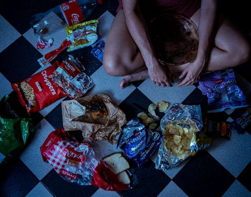 Descobre como enfrentar o stress alimentar em tempos de crise. Obtém estratégias eficazes para manter uma relação saudável com a comida e o bem-estar.