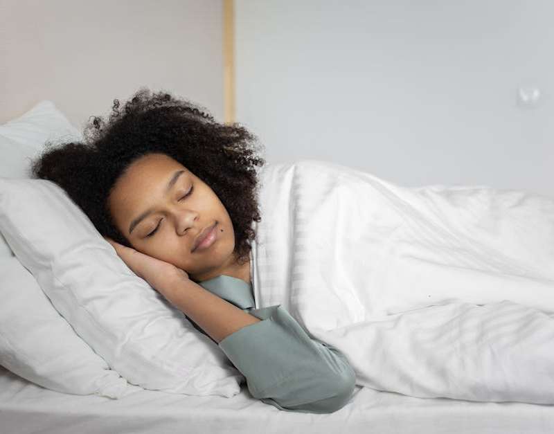 Saiba como aplicar técnicas para melhorar o sono de forma natural. Descobre métodos práticos e dicas eficazes para uma noite tranquila e reparadora.