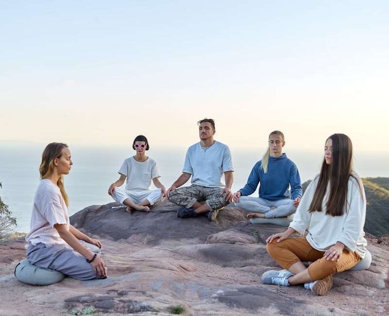 Veja como o mindfulness pode melhorar a saúde e bem-estar, com técnicas para reduzir o stress e aumentar a qualidade de vida.