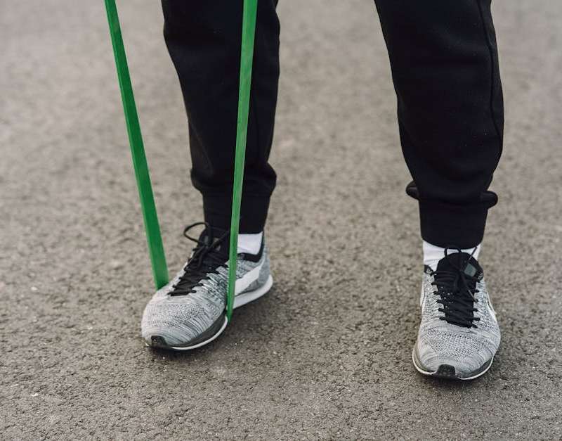 Aprenda como criar uma rotina de exercícios eficaz mesmo se você não gosta de ginásio, usando atividades que combinam com seu dia a dia.