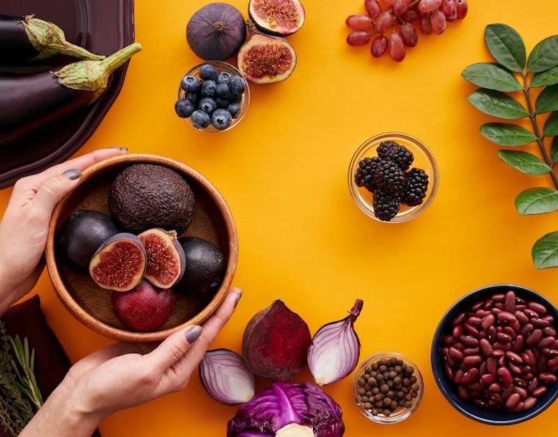 Explora os superalimentos antioxidantes e as suas propriedades que contribuem para o teu bem-estar. Vê como os podes integrar na tua dieta.