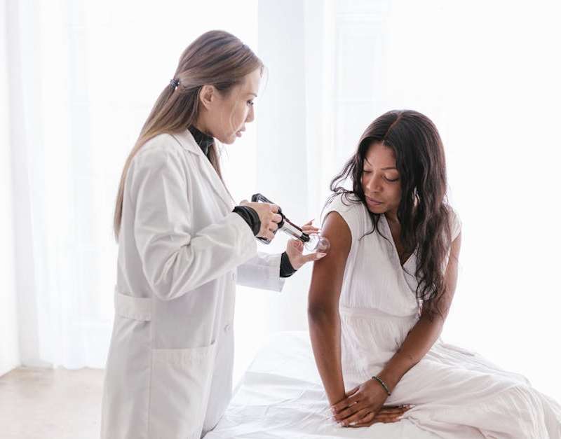 A vacina contra o Vírus do Papiloma Humano HPV representa um avanço significativo na prevenção de diversas doenças graves, incluindo certos tipos de cancro…