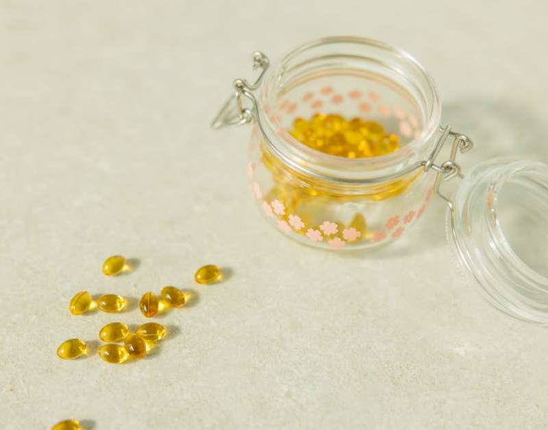 Apesar do sol, mais de 60% dos portugueses têm défice de vitamina D. Sintomas, valores de referência, suplementação e quando fazer análises.