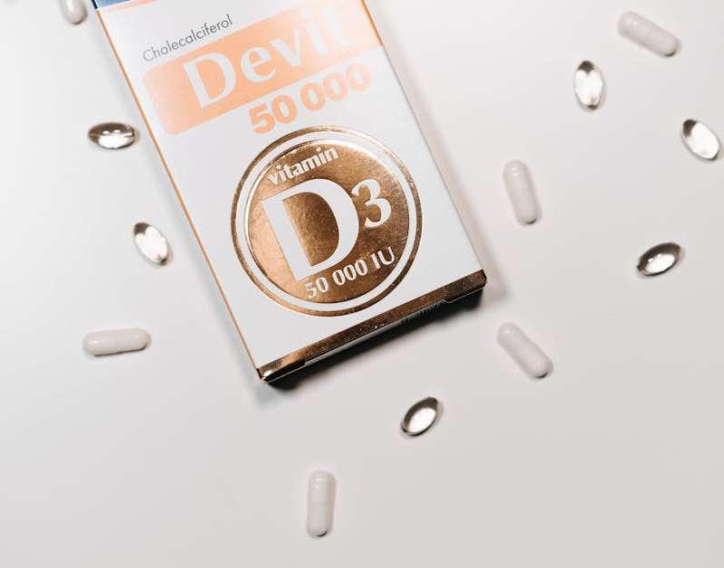 Compreende a importância da vitamina D3 para a saúde feminina. Mostramos como otimizar os seus níveis, prevenindo carências e melhorando o bem-estar geral.